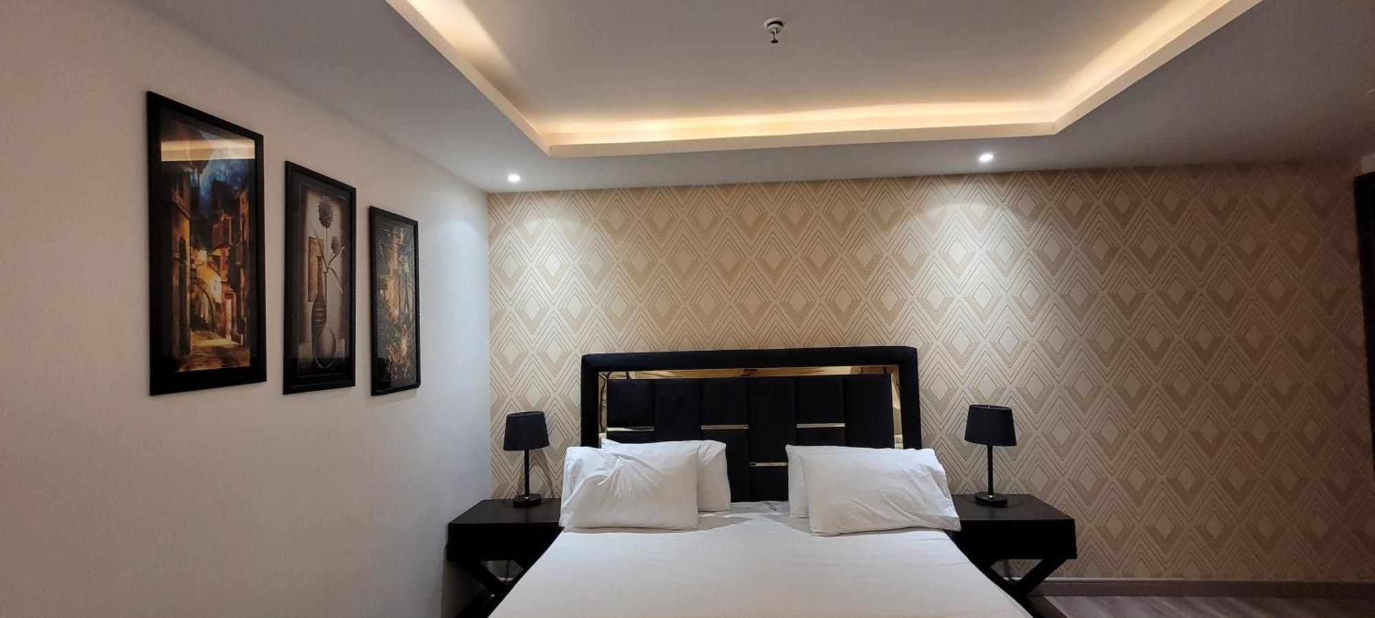 Goldcrest Luxury Apartments Lahore Exterior photo