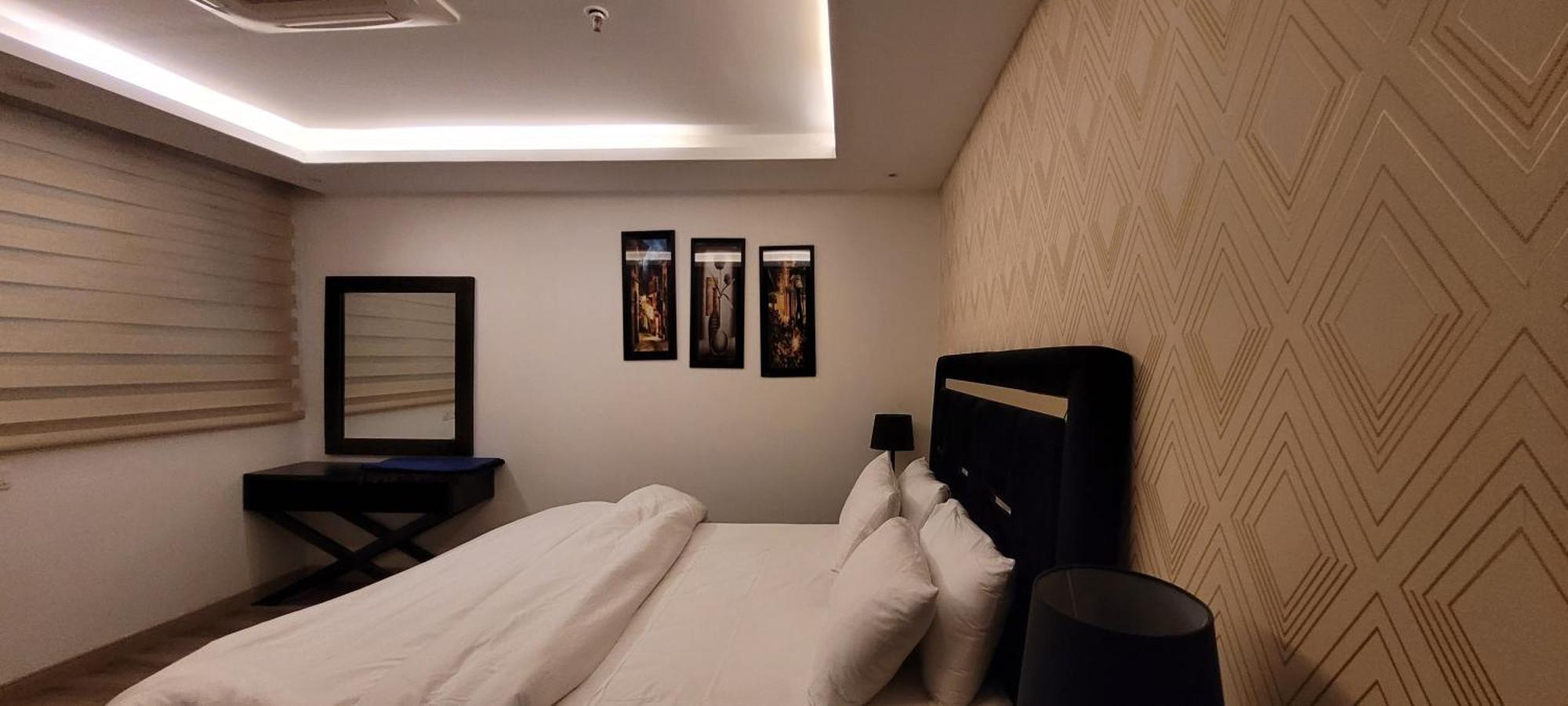 Goldcrest Luxury Apartments Lahore Exterior photo