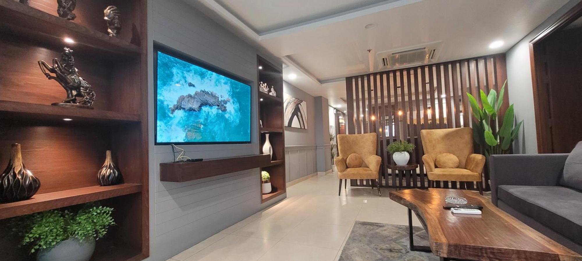 Goldcrest Luxury Apartments Lahore Exterior photo