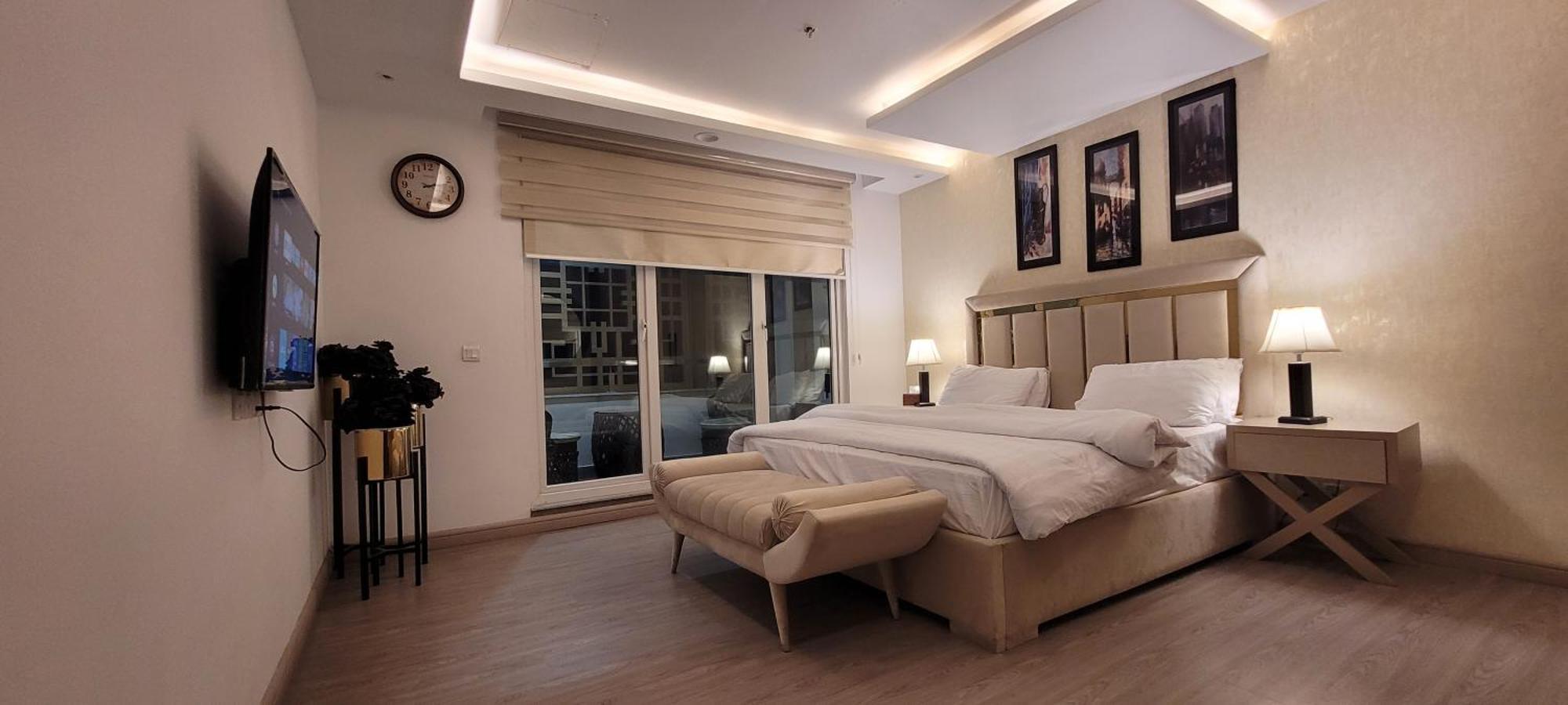Goldcrest Luxury Apartments Lahore Exterior photo