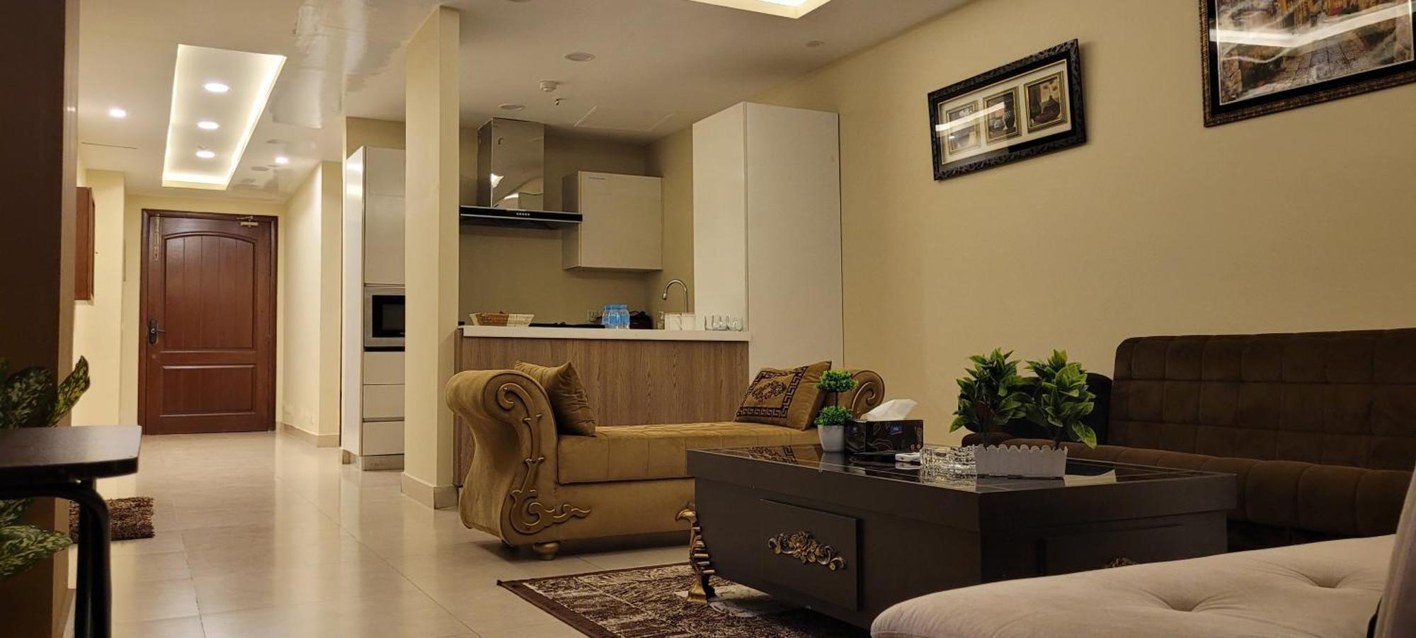 Goldcrest Luxury Apartments Lahore Exterior photo