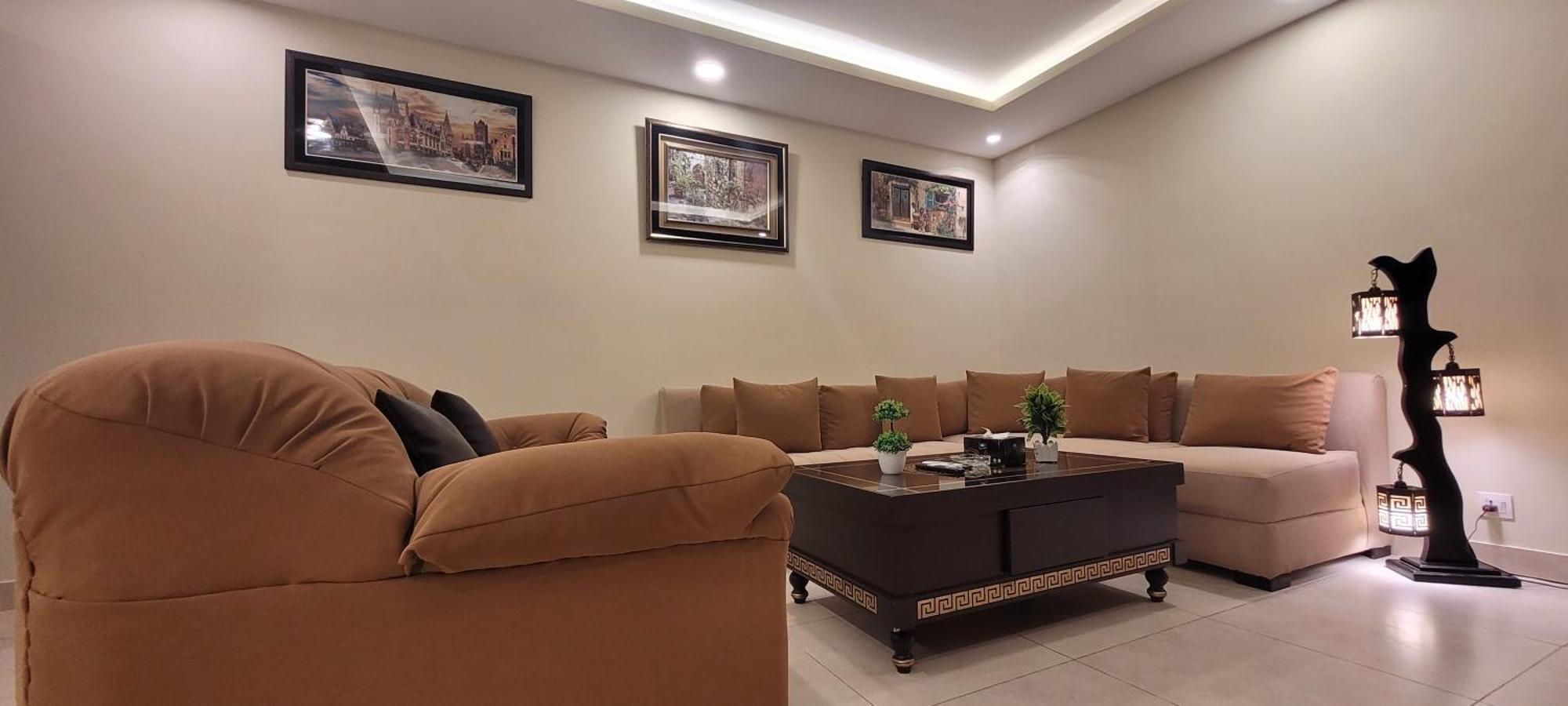 Goldcrest Luxury Apartments Lahore Exterior photo
